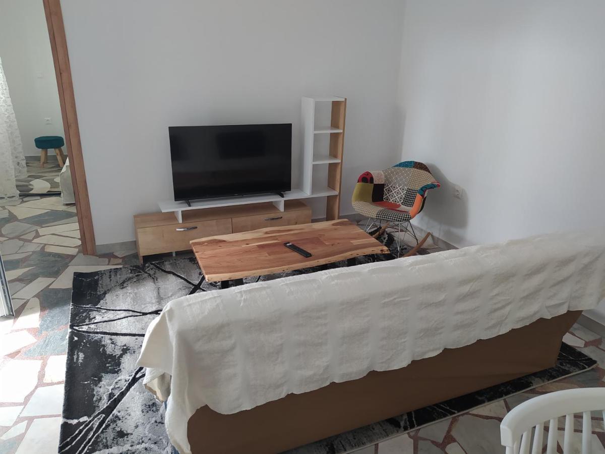Εirene Room Chalkís Exterior foto