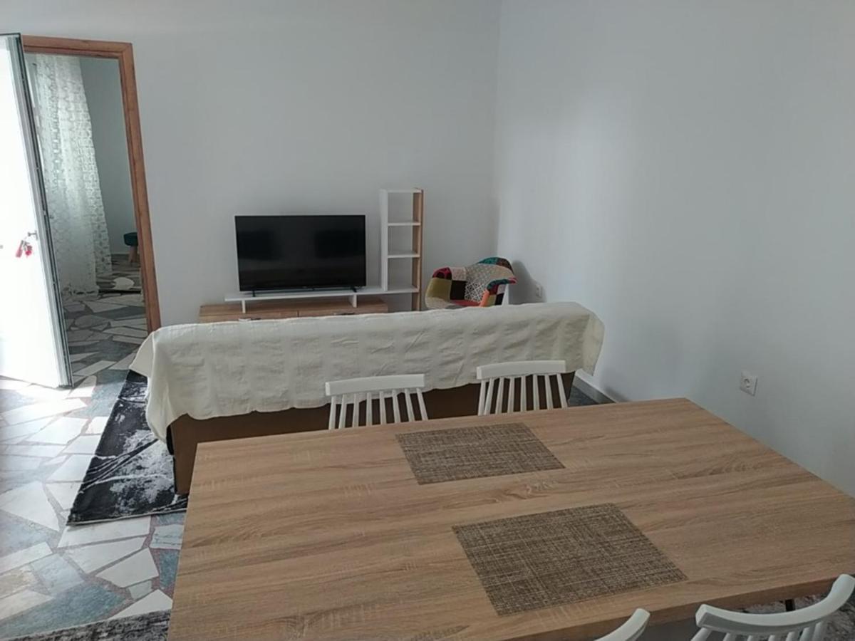 Εirene Room Chalkís Exterior foto